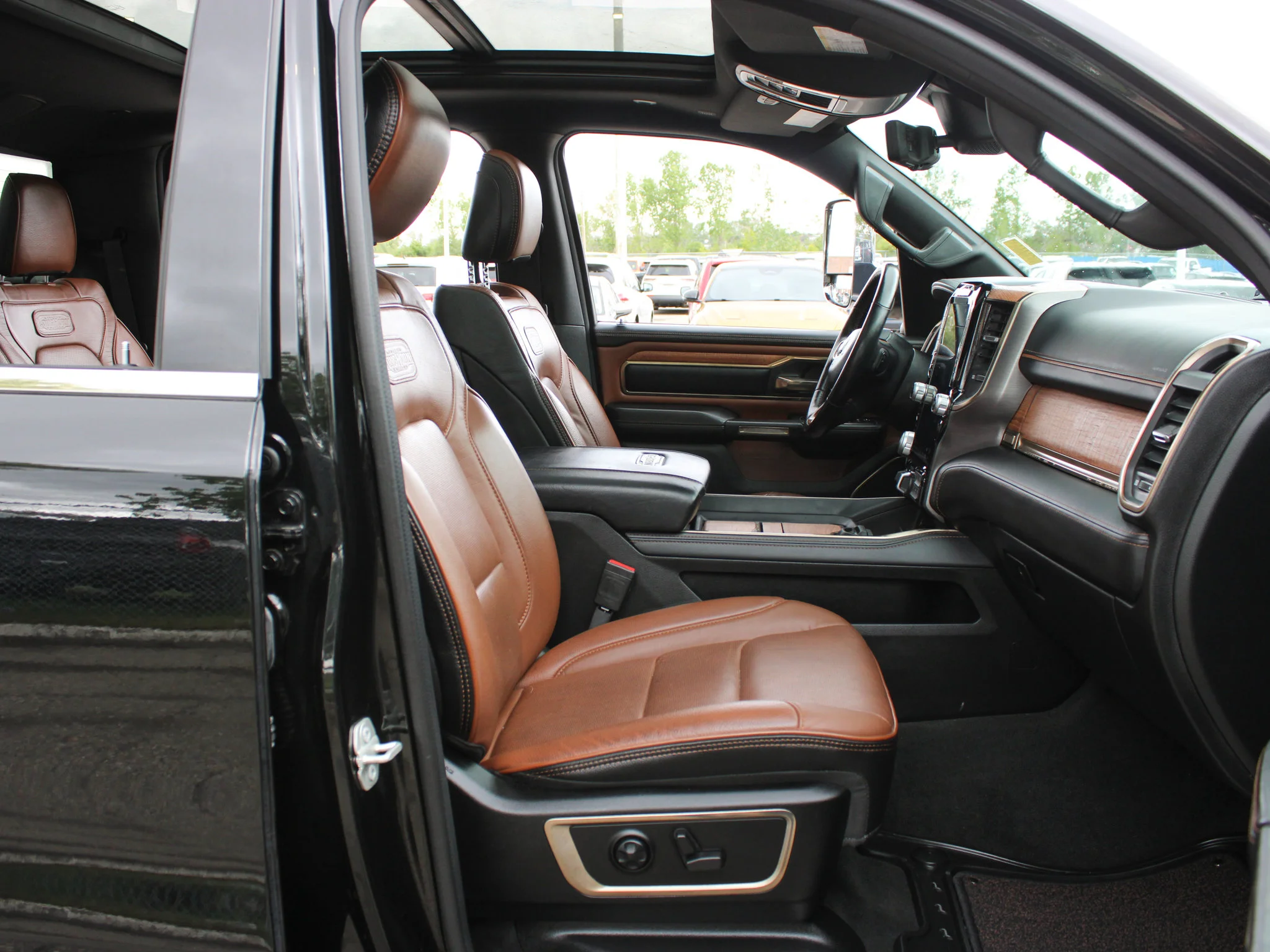 Certified Used 2023 Black RAM Limited Longhorn * HEMI V8 | Trailer Tow | Running Boards | Apple CarPlay | RamBox | Head-Up Display image 19