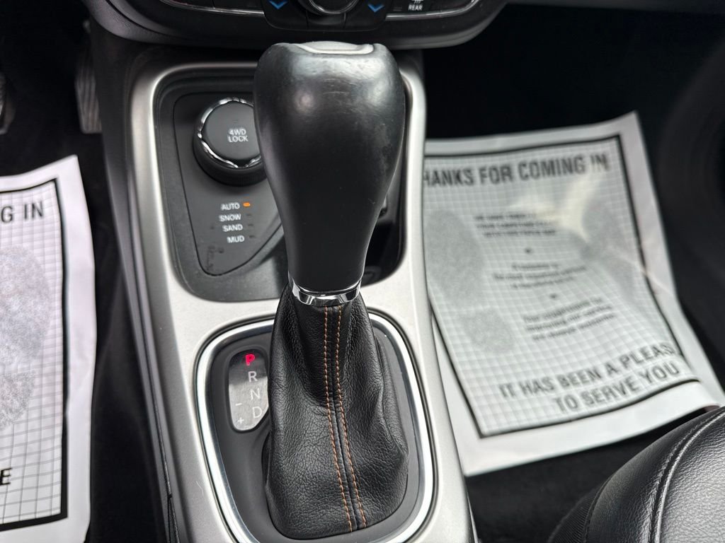 Used 2018 Gray Jeep Latitude image 34