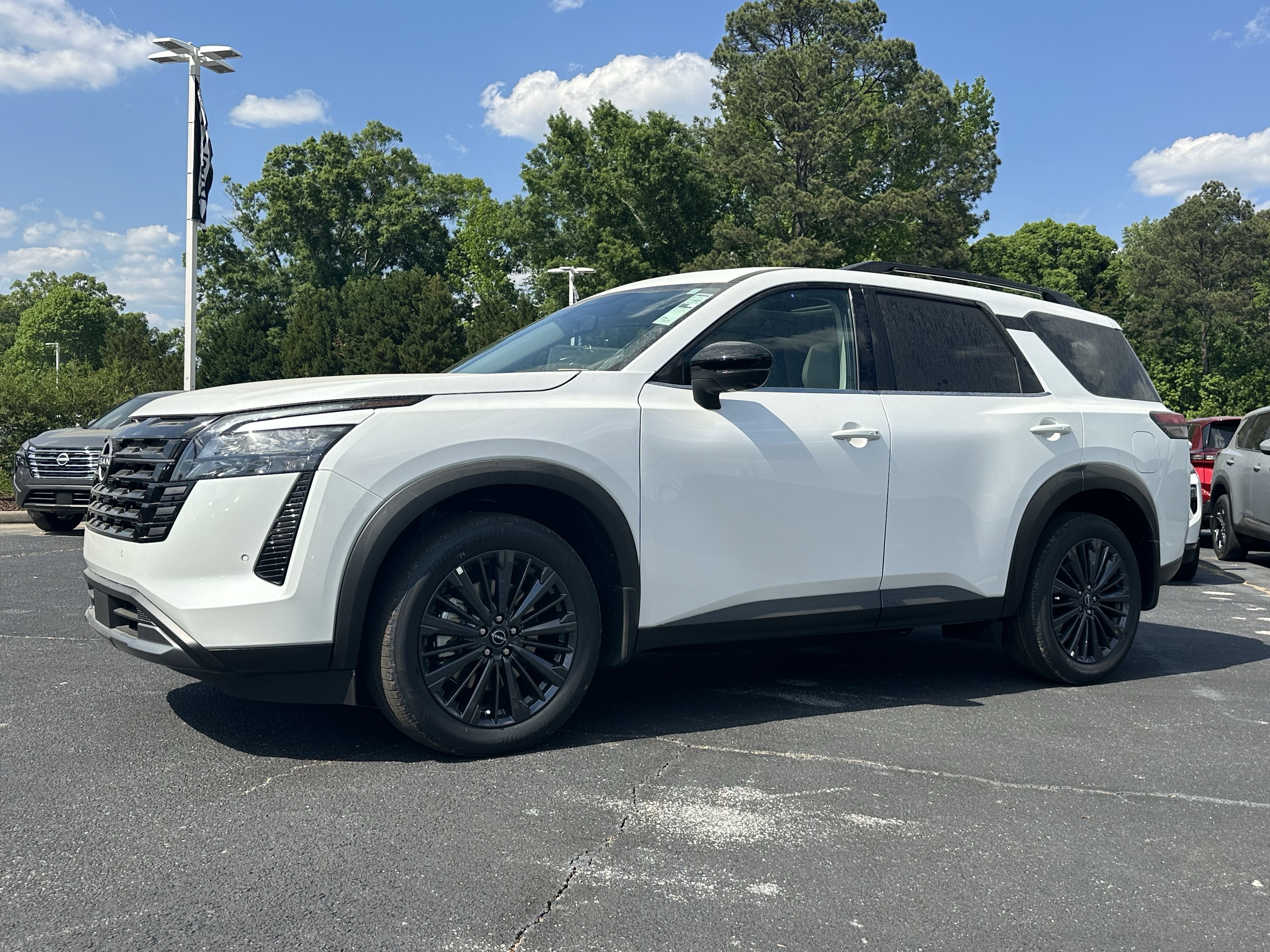 New 2026 Everest White Pearl Tricoat Nissan SL image 4