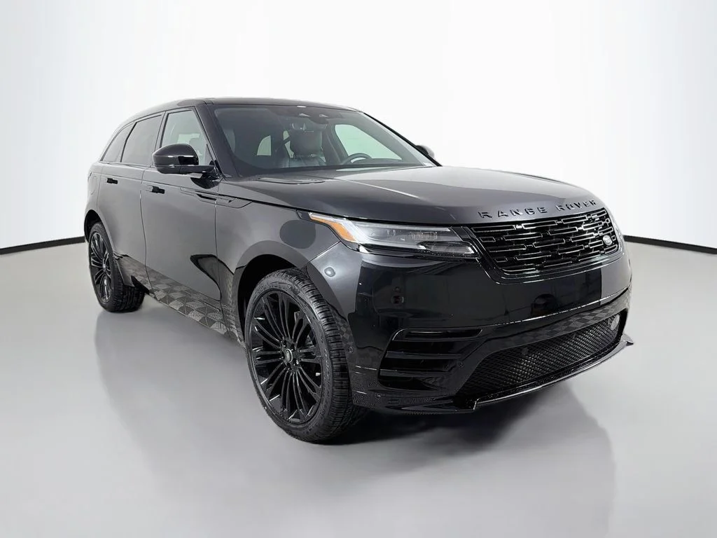 New 2026 Santorini Black Land Rover Belgravia Edition image 3