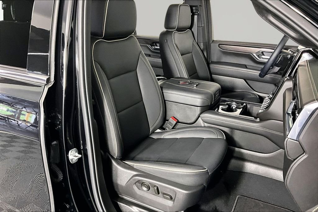 Used 2025 Black GMC Elevation image 28