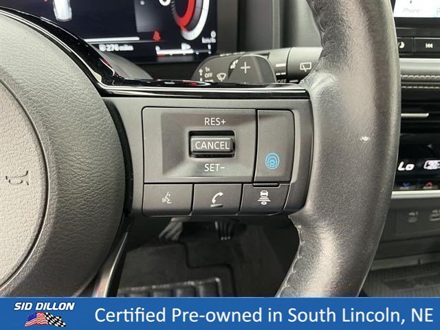 Used 2023 Champagne Silver Metallic Nissan Platinum image 10