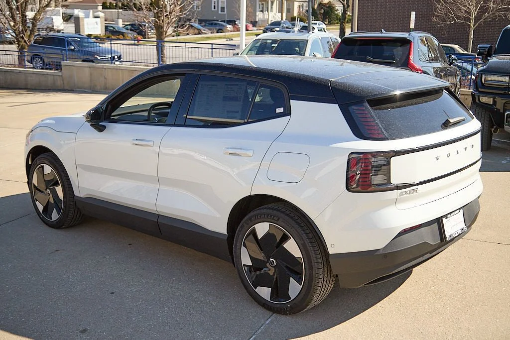 New 2026 Crystal White Volvo Ultra image 7