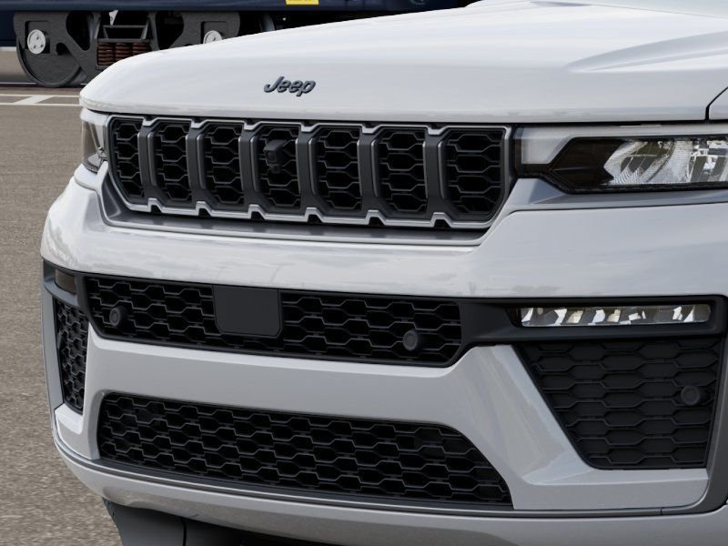 New 2026 Bright White Clear-Coat Exterior Paint Jeep Limited Reserve image 11