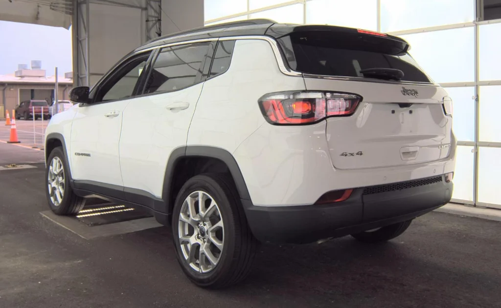 Used 2025 White Jeep Limited image 4