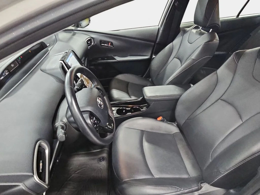Used 2020 Silver Toyota XLE image 17