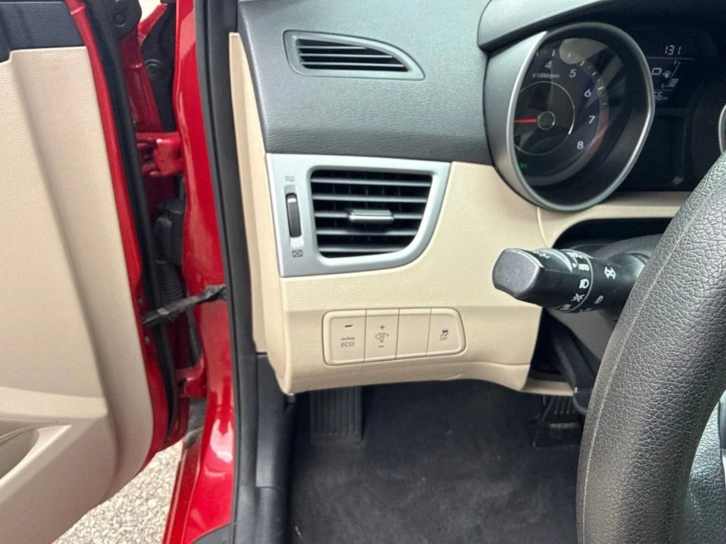 Used 2014 Red Hyundai SE image 20