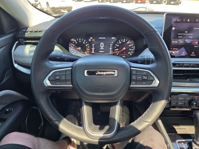Certified Used 2022 Diamond Black Crystal Pearlcoat Jeep Latitude image 24