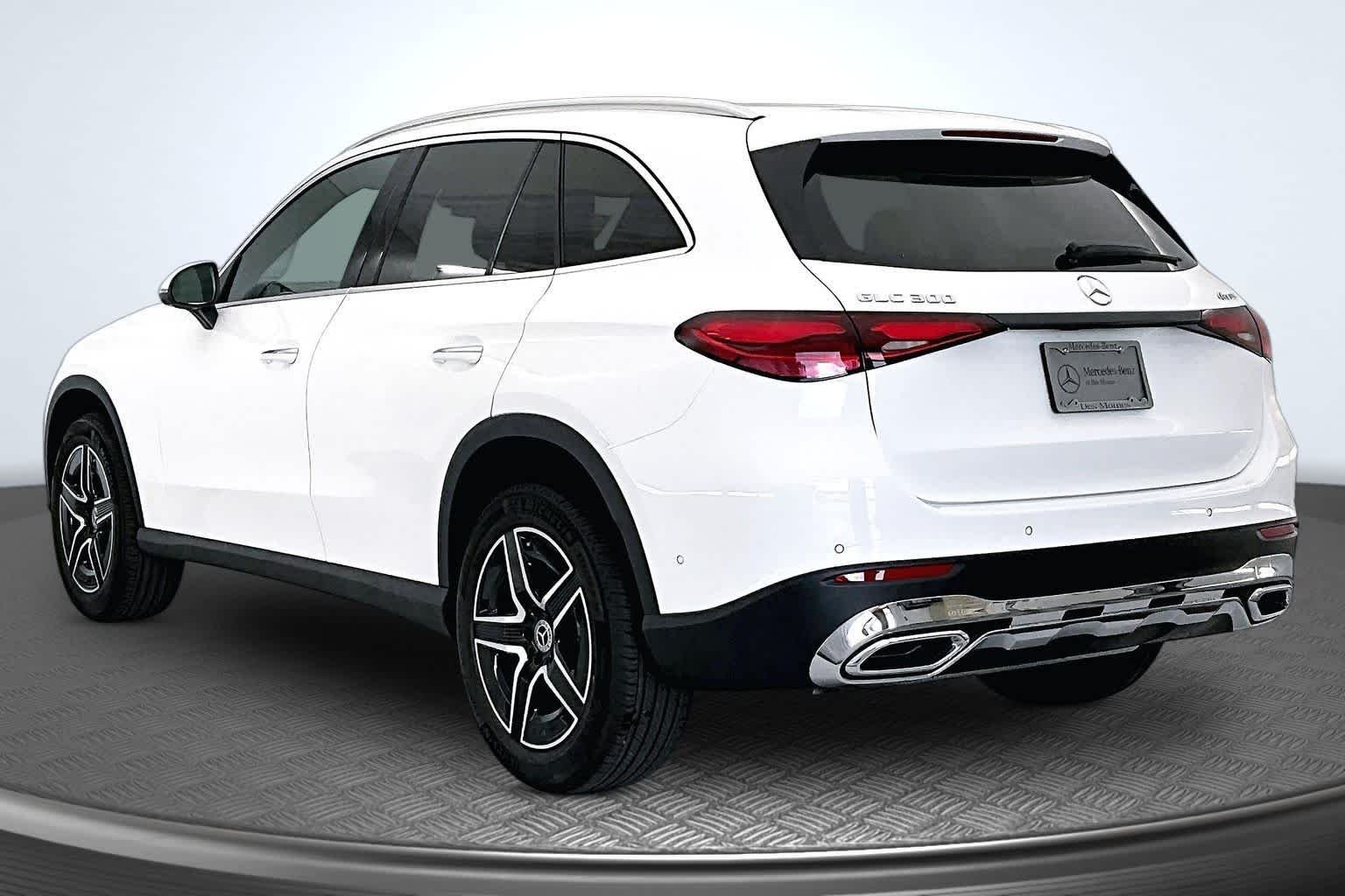New 2026 Polar White Mercedes-Benz GLC 300 image 4