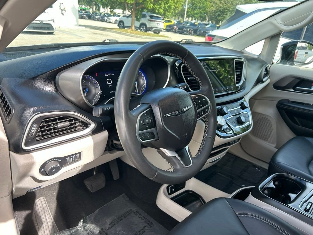 Used 2024 Silver Chrysler Touring L image 15