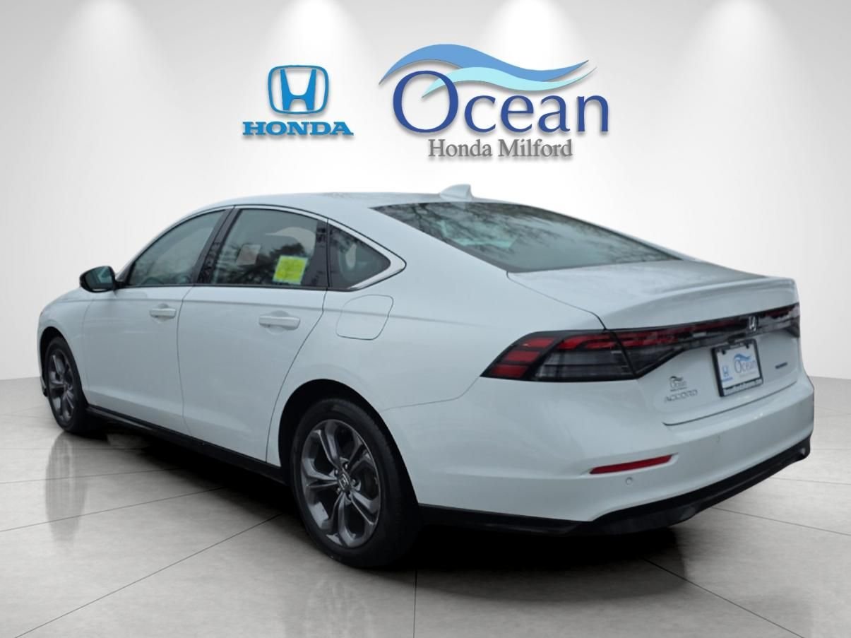 Used 2023 Platinum White Pearl Honda EX-L image 4