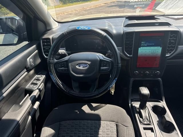 Used 2025 Beige Ford XL image 17