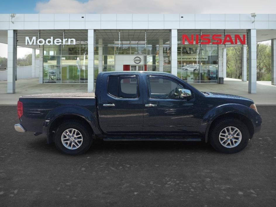 Used 2015 Arctic Blue Metallic Nissan SV image 4