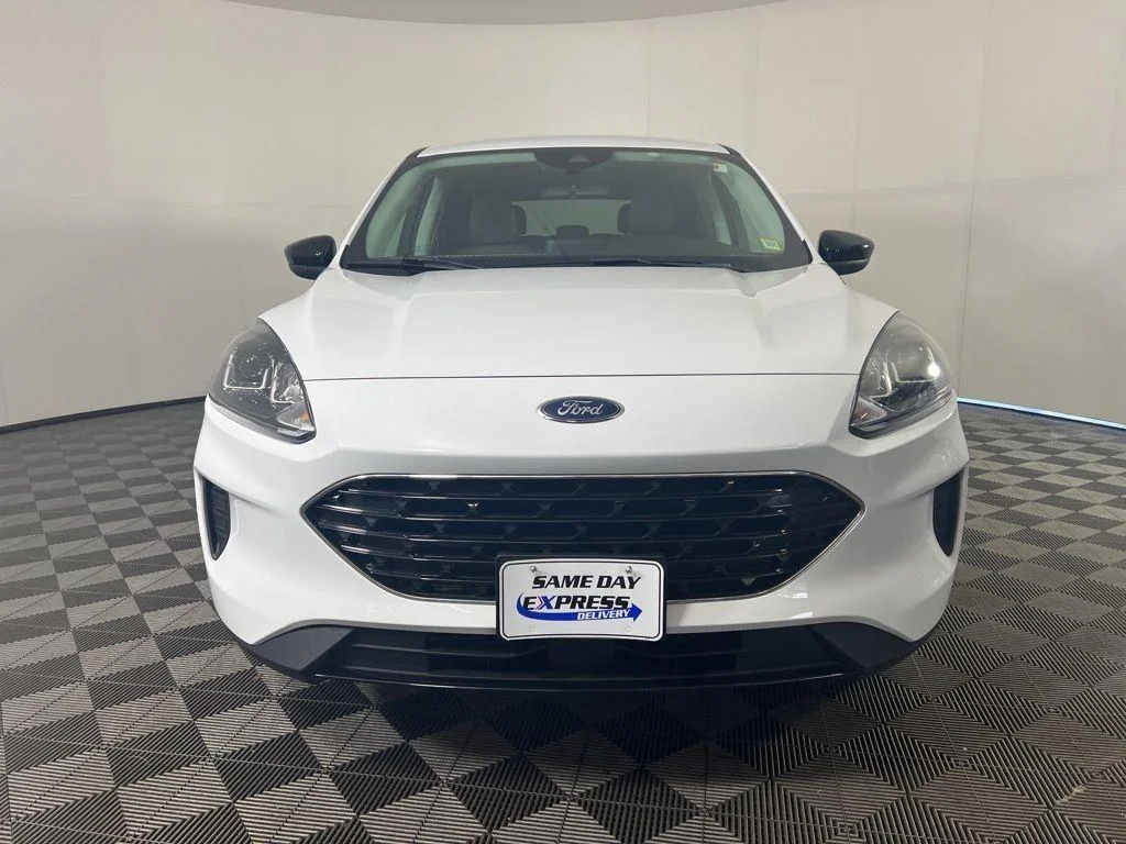 Used 2022 Oxford White Ford SE image 28