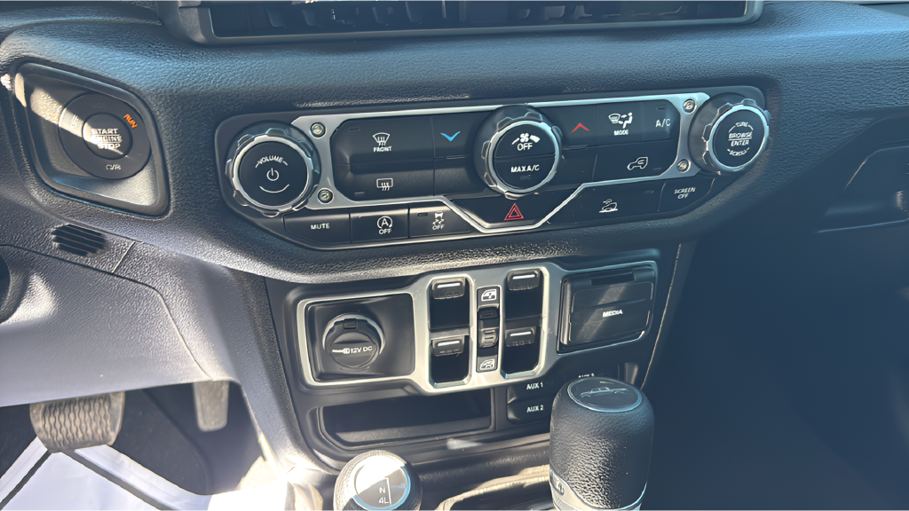 Used 2025 White Jeep Nighthawk image 33