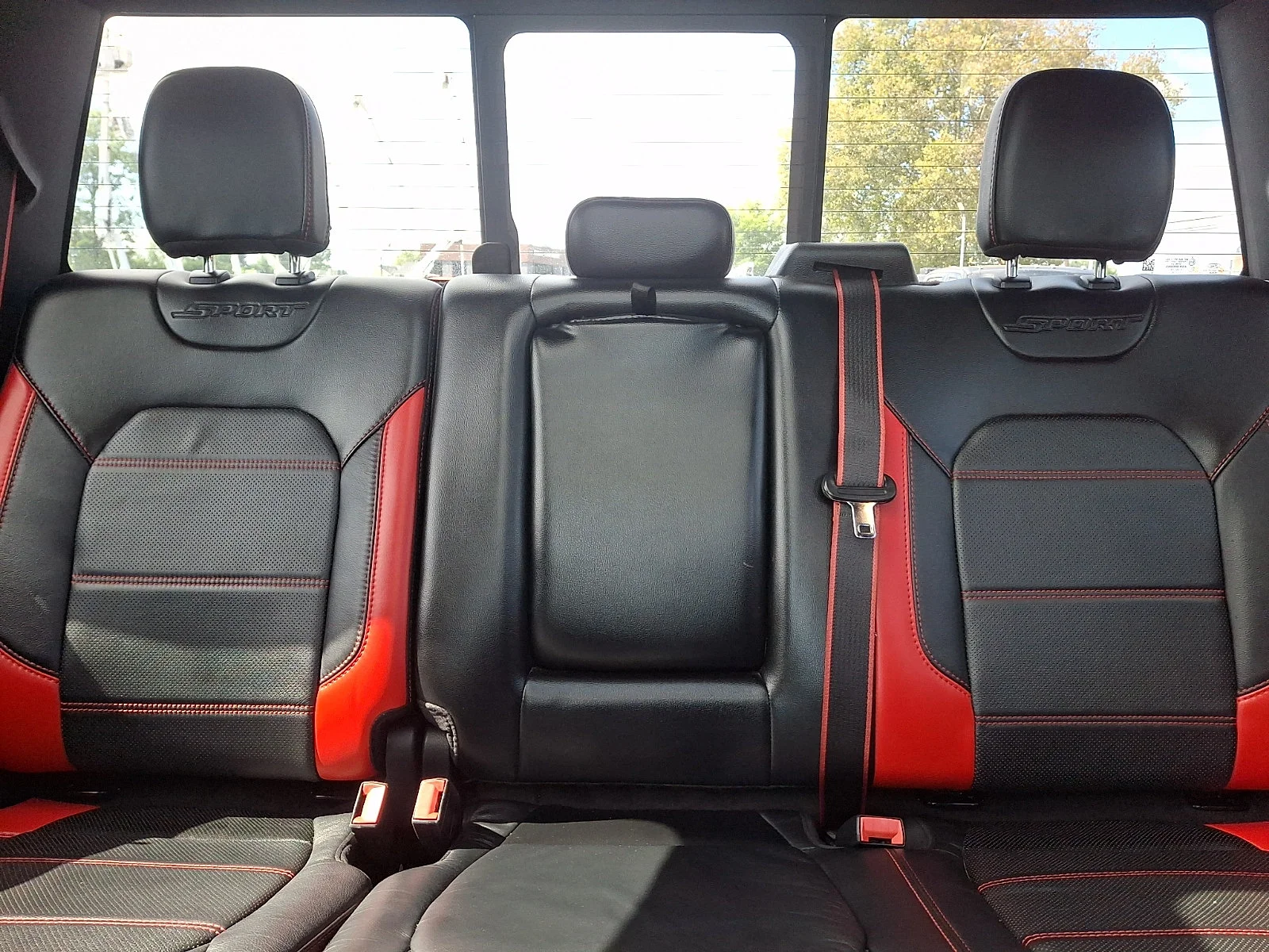 Used 2019 Magnetic Metallic   J7 Ford LARIAT image 19