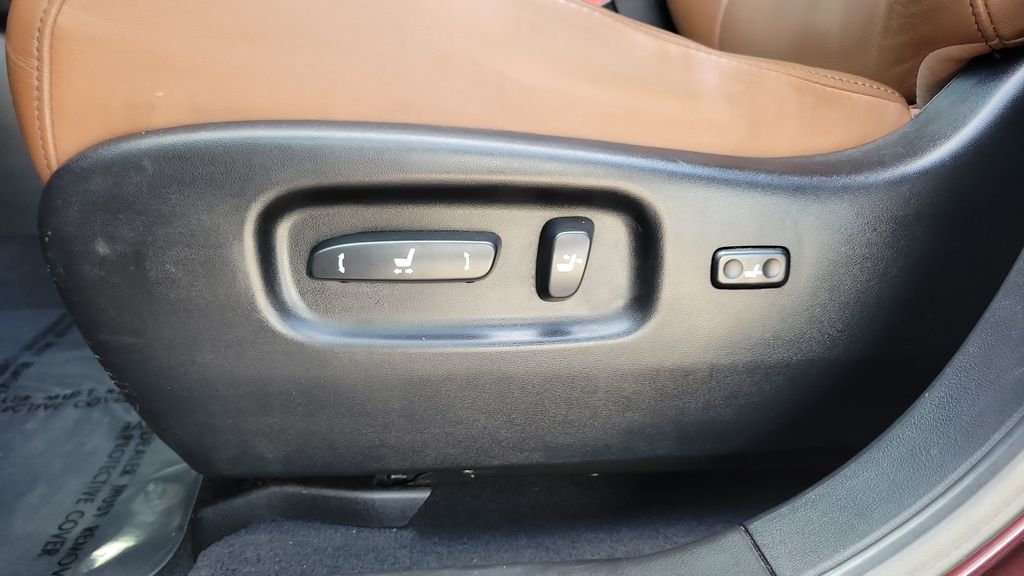 Used 2014  Lexus 350 image 16