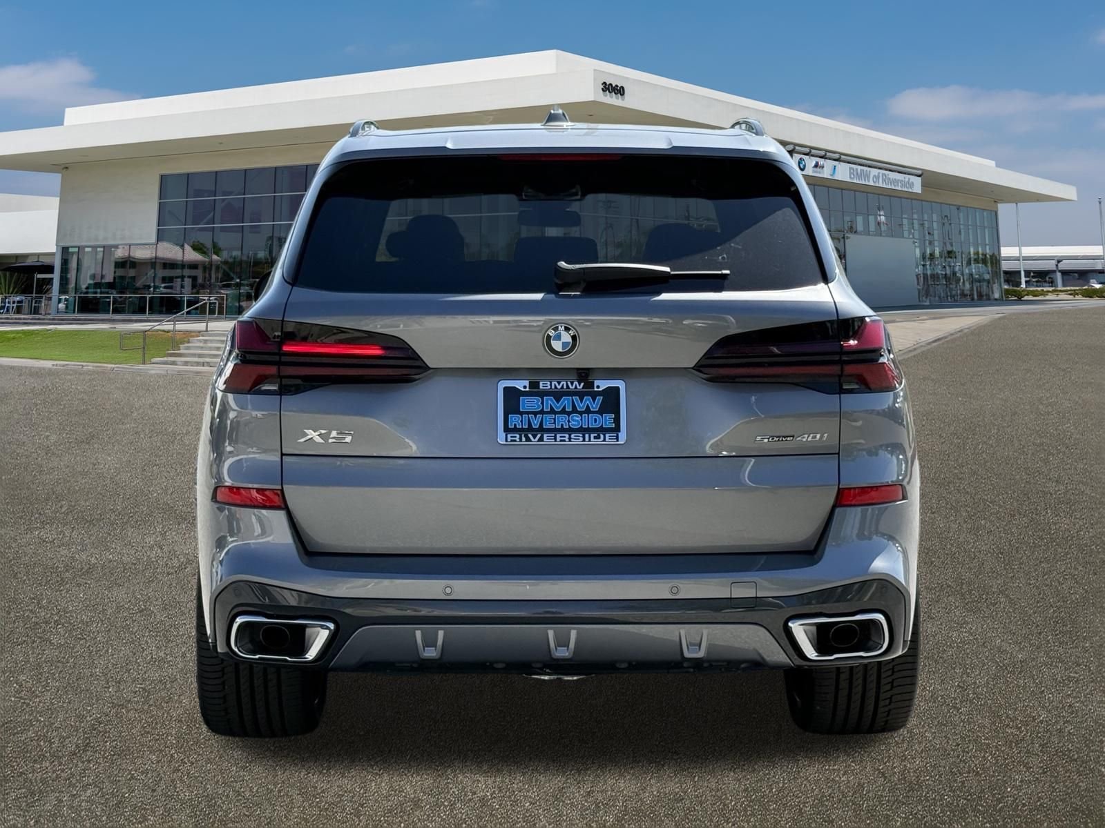 New 2026 Skyscraper Grey Metallic BMW sDrive40i image 9