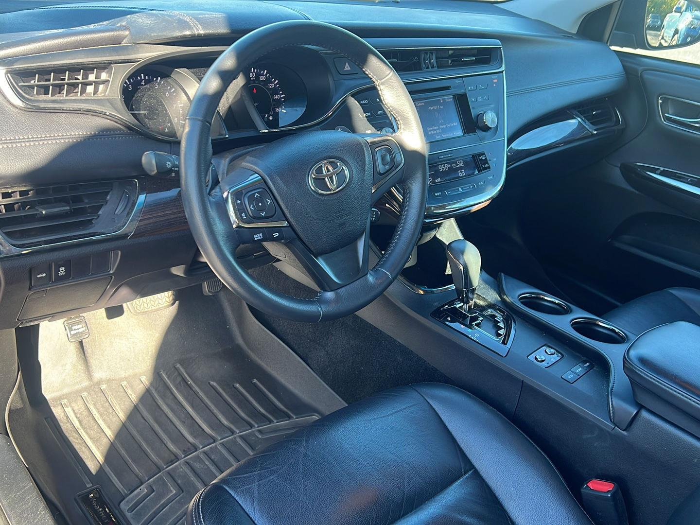 Used 2015 Sizzling Crimson Mica Toyota XLE image 4