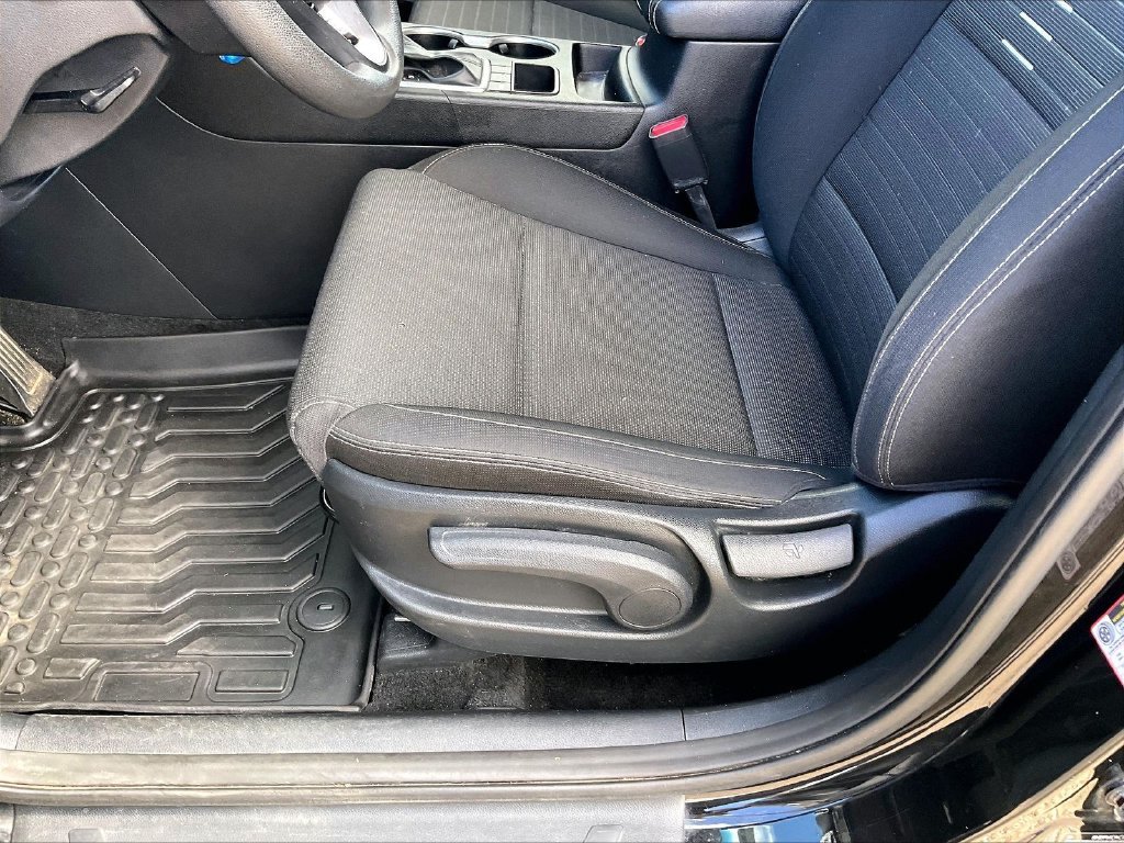 Used 2018 Black Cherry Kia LX image 33