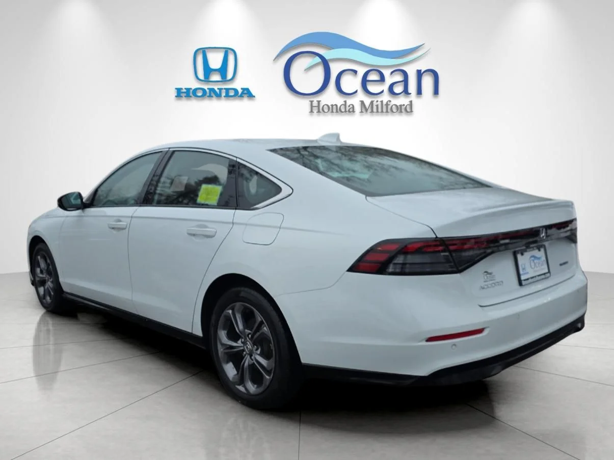 Used 2023 Platinum White Pearl Honda EX-L image 4