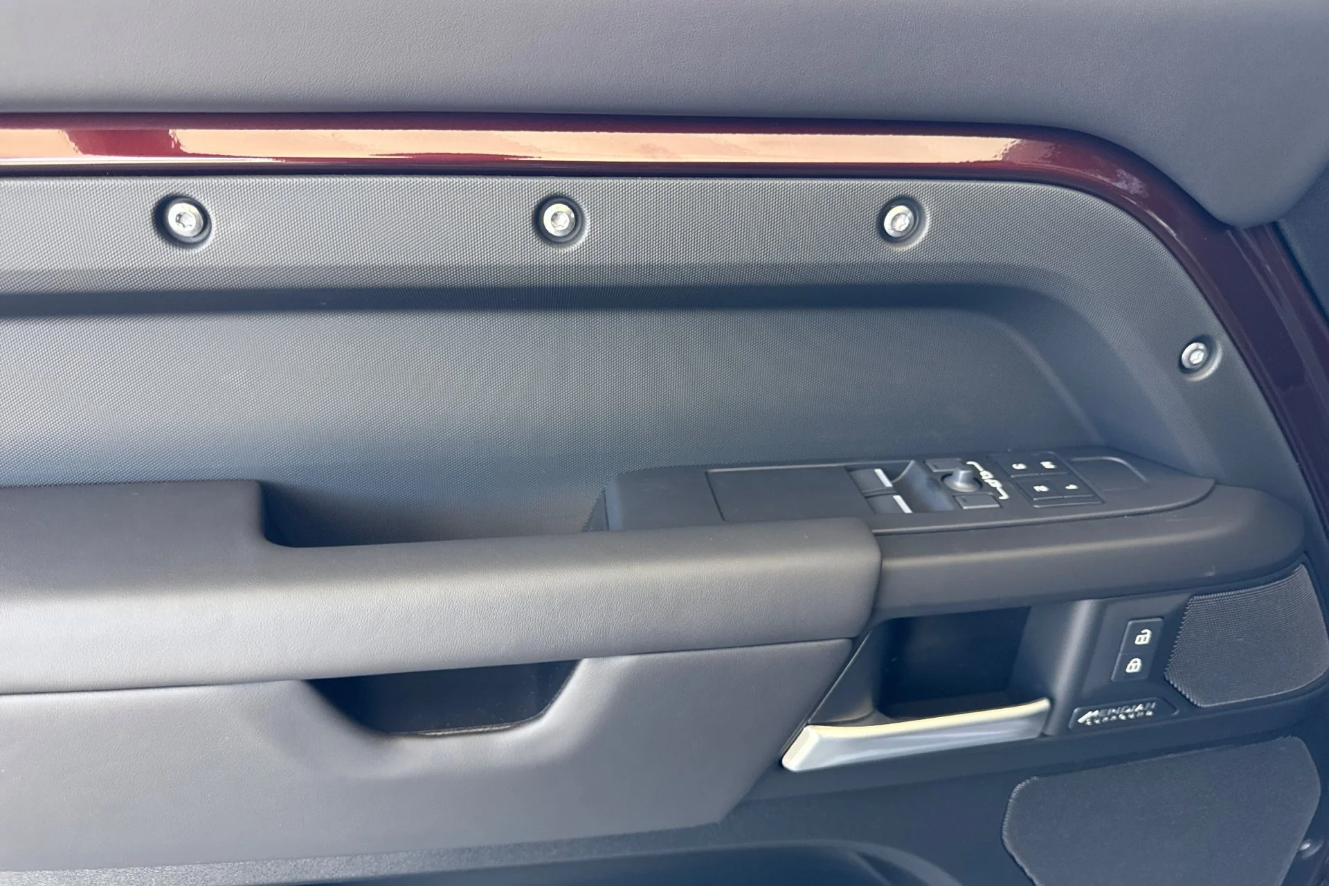 New 2026 Sedona Red Land Rover X-Dynamic SE image 14