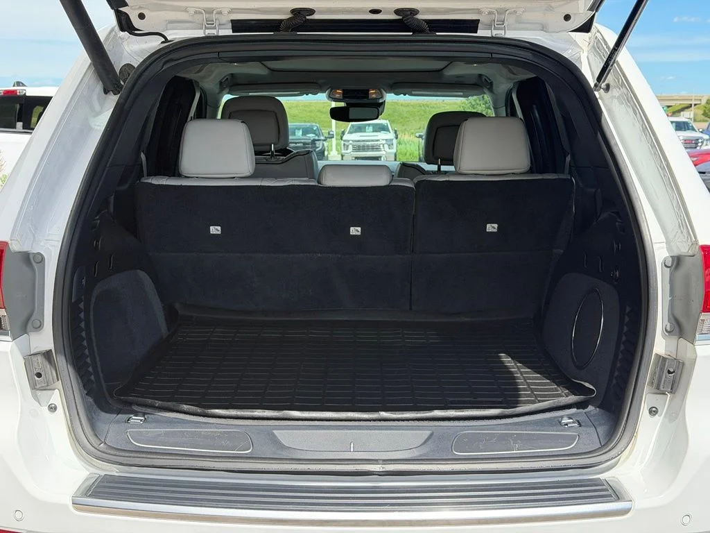 Used 2020 White Jeep Summit image 8