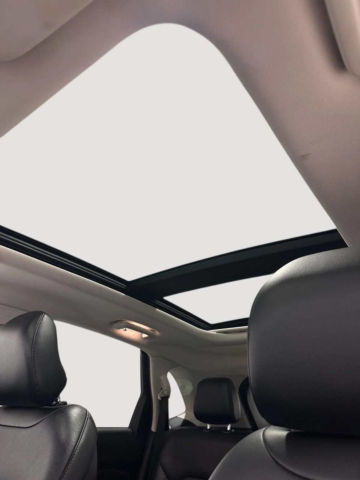 Used 2016 Oxford White Ford SEL image 19