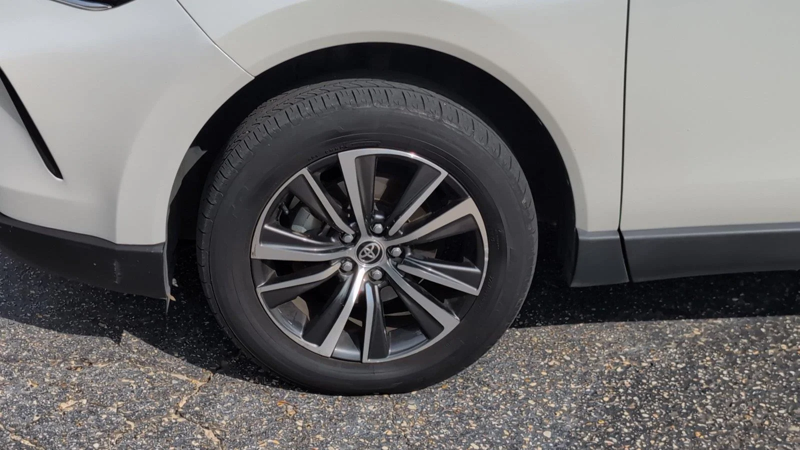 Used 2021 Blizzard Pearl Toyota LE image 10