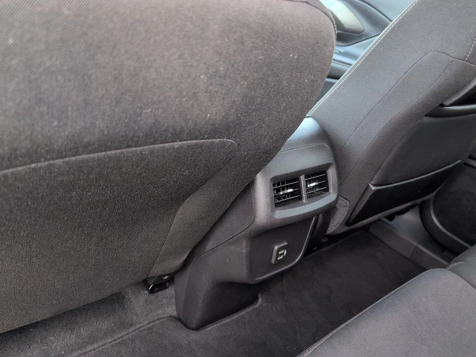 Used 2024 Summit White GMC SLE image 31