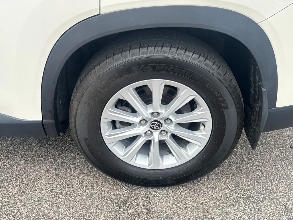 Used 2024 White Toyota XLE image 43