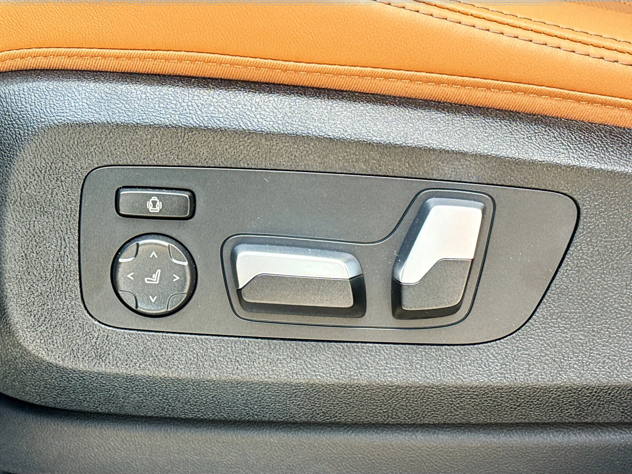 New 2026 Black Sapphire Metallic BMW sDrive40i image 25