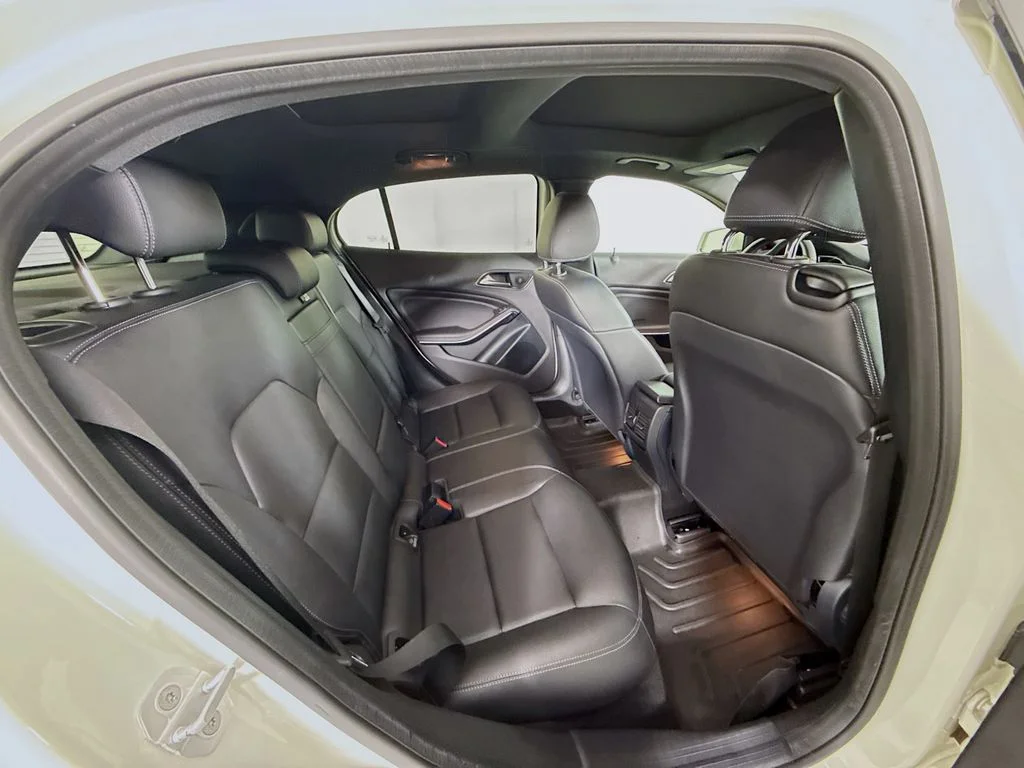 Used 2016 Cirrus White Mercedes-Benz GLA 250 image 29