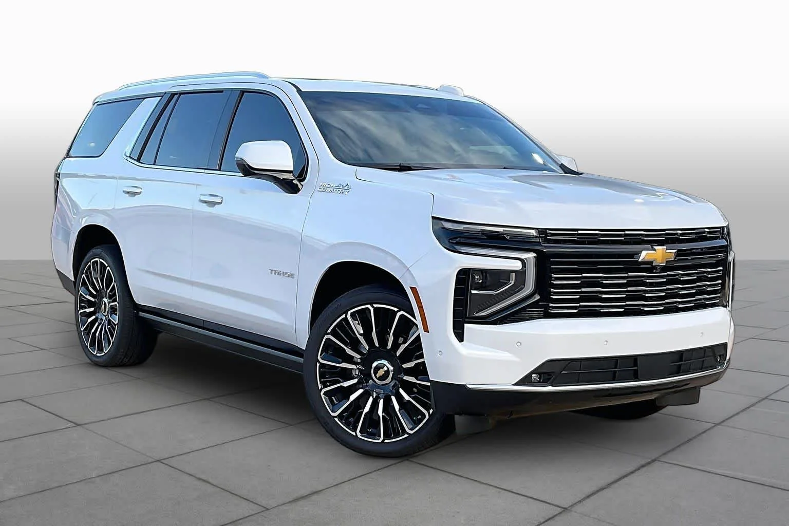 Used 2026 Polar White Tricoat Chevrolet High Country image 3