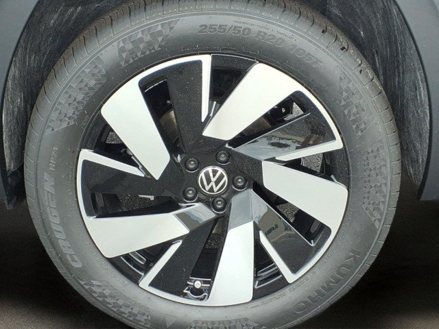 New 2026 Deep Black Pearl Volkswagen SE w/Technology 4M image 11