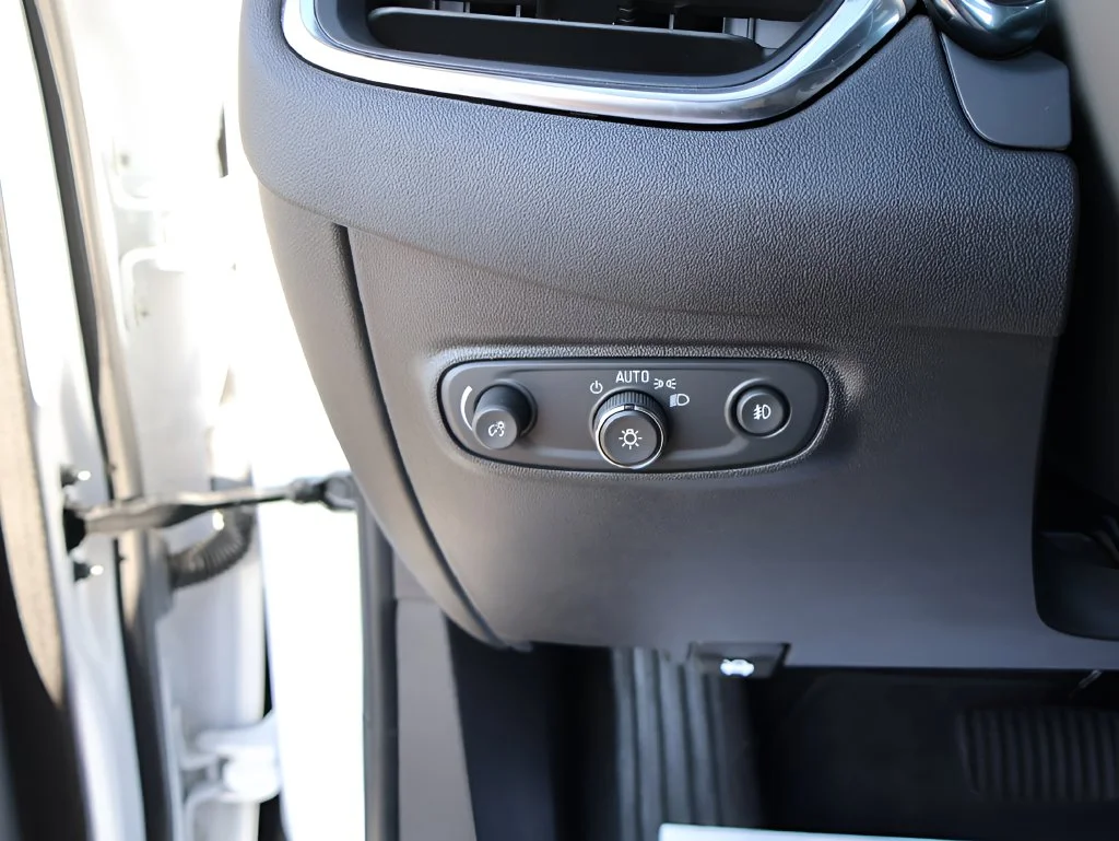 Used 2024 White Chevrolet Premier image 35