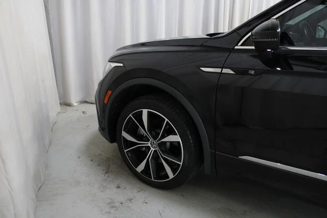 Used 2022  Volkswagen 2.0T SEL R-Line image 36