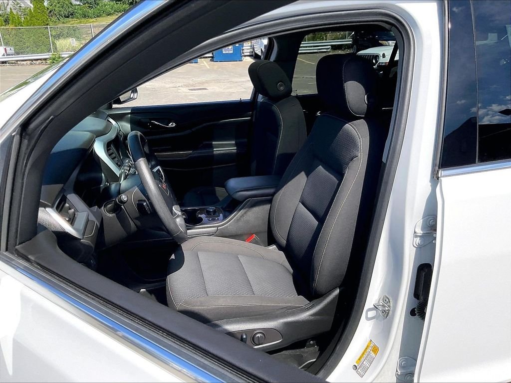 Used 2023 White GMC SLE image 10
