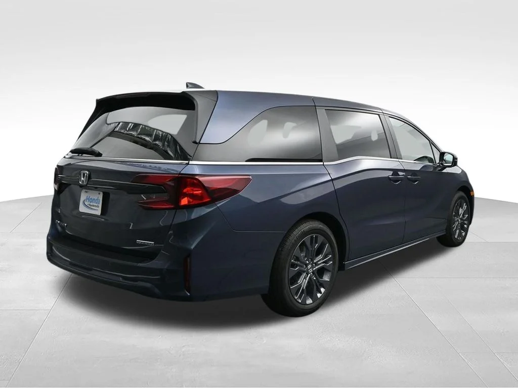 New 2026 Smoke Blue Pearl Honda Touring image 7