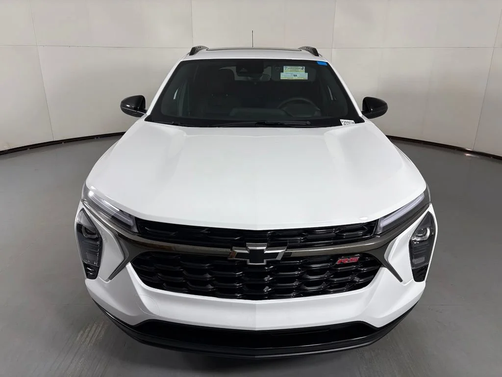 New 2026 Summit White Chevrolet 2RS image 4