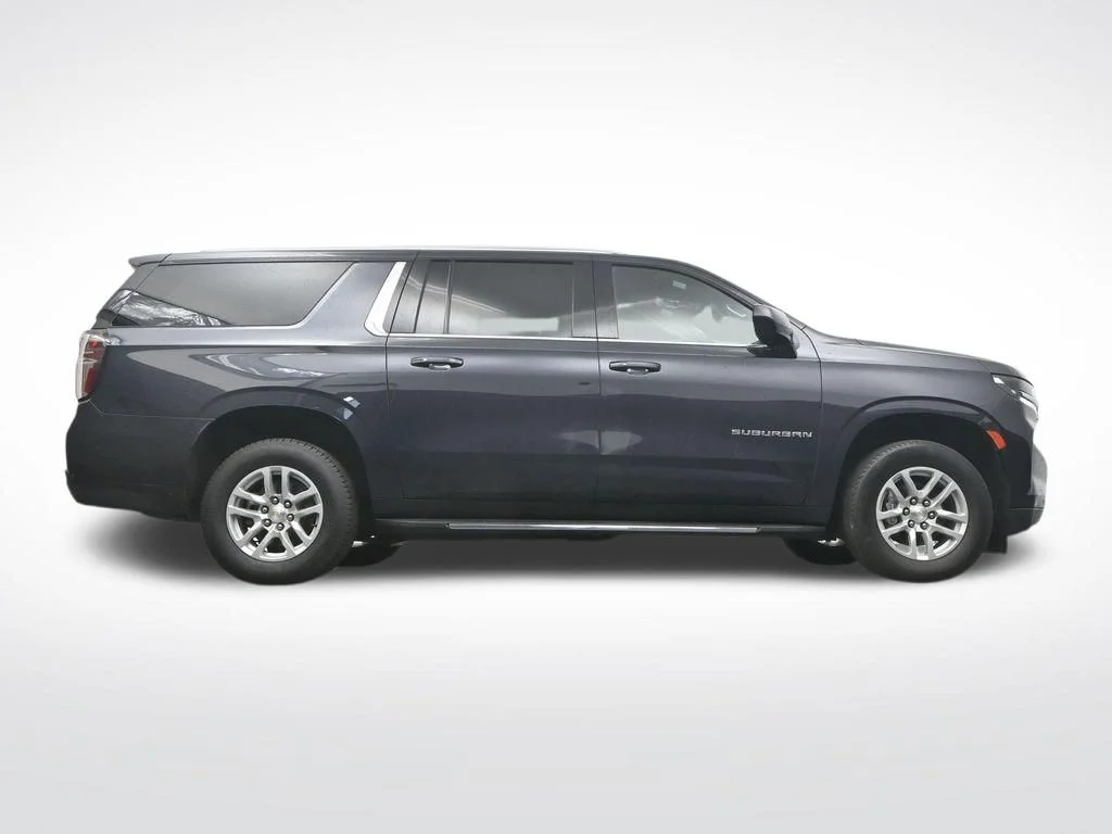 2023 Chevrolet Suburban LT - Photo 35