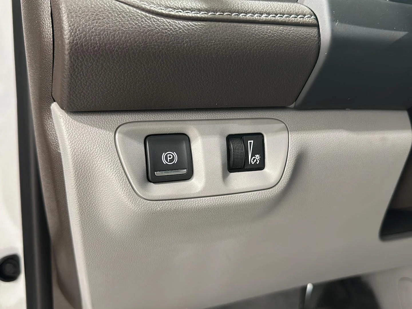 Used 2022 Summit White GMC SLE image 16