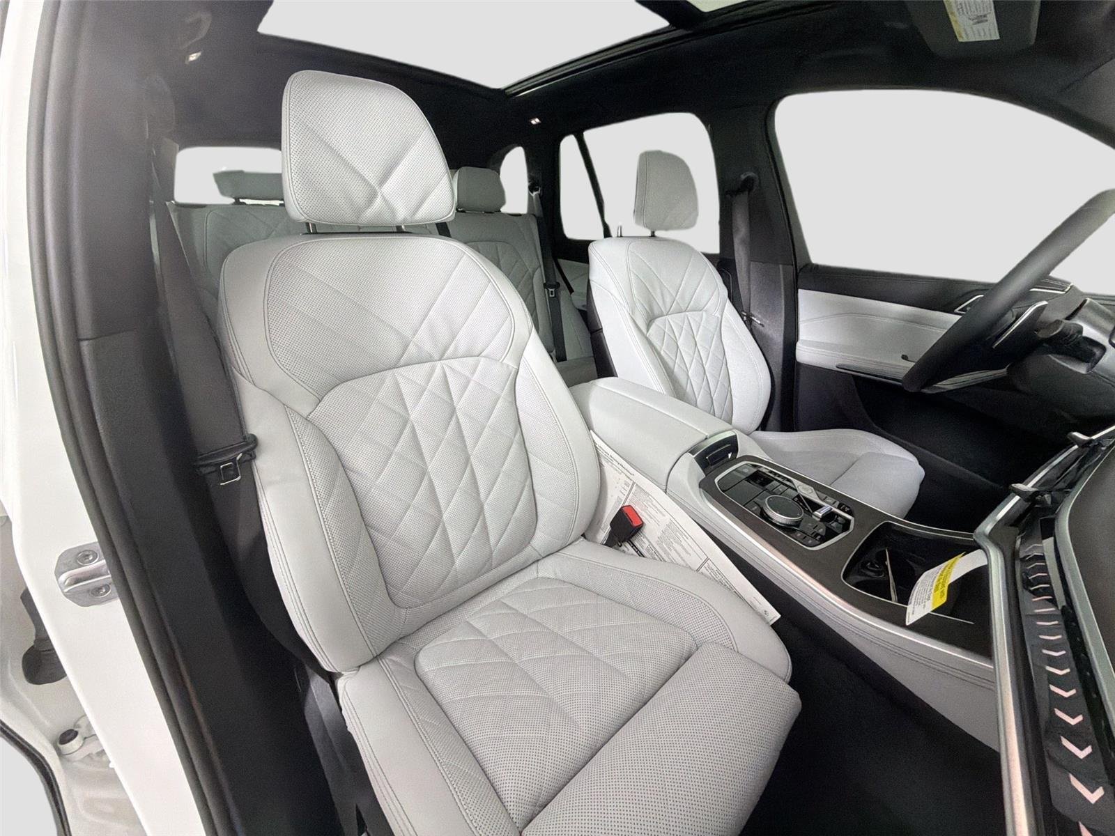 New 2026 Alpine White BMW xDrive40i image 27