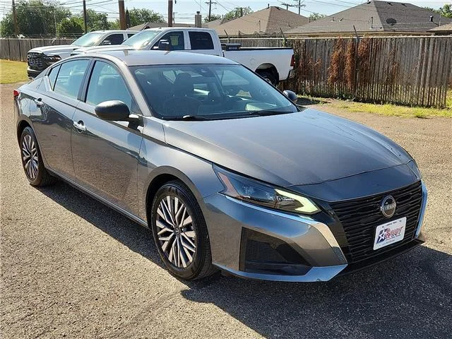 Used 2025 Gray Nissan SV image 6