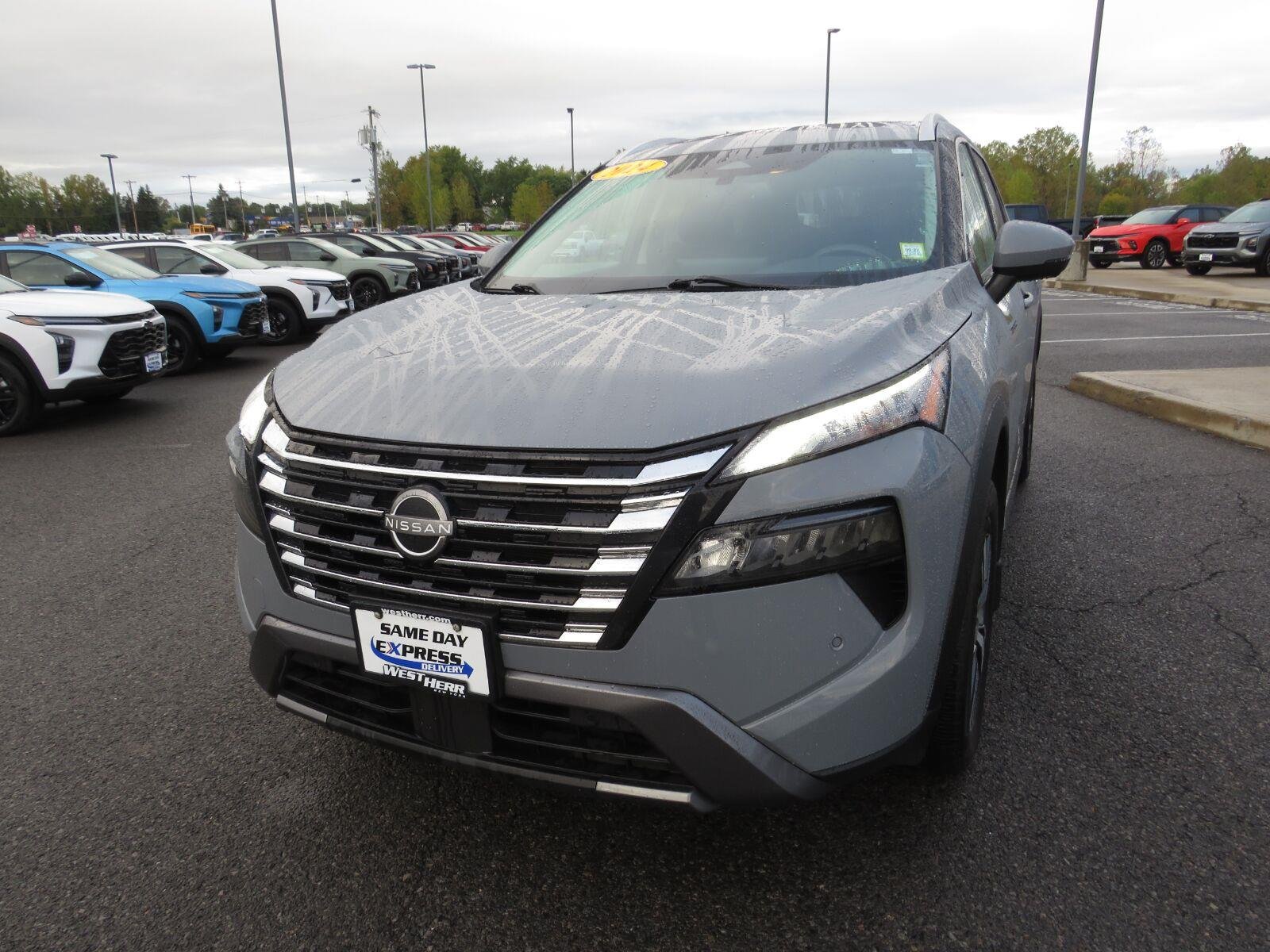 Used 2024 Boulder Gray Pearl Nissan SL image 13