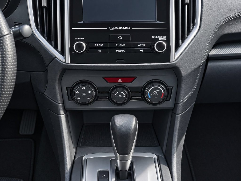 Used 2019 Silver Subaru 2.0i image 9