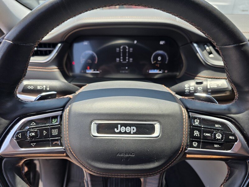 Used 2021 Diamond Black Crystal Pearlcoa JEEP SUMMIT 4X4 image 28