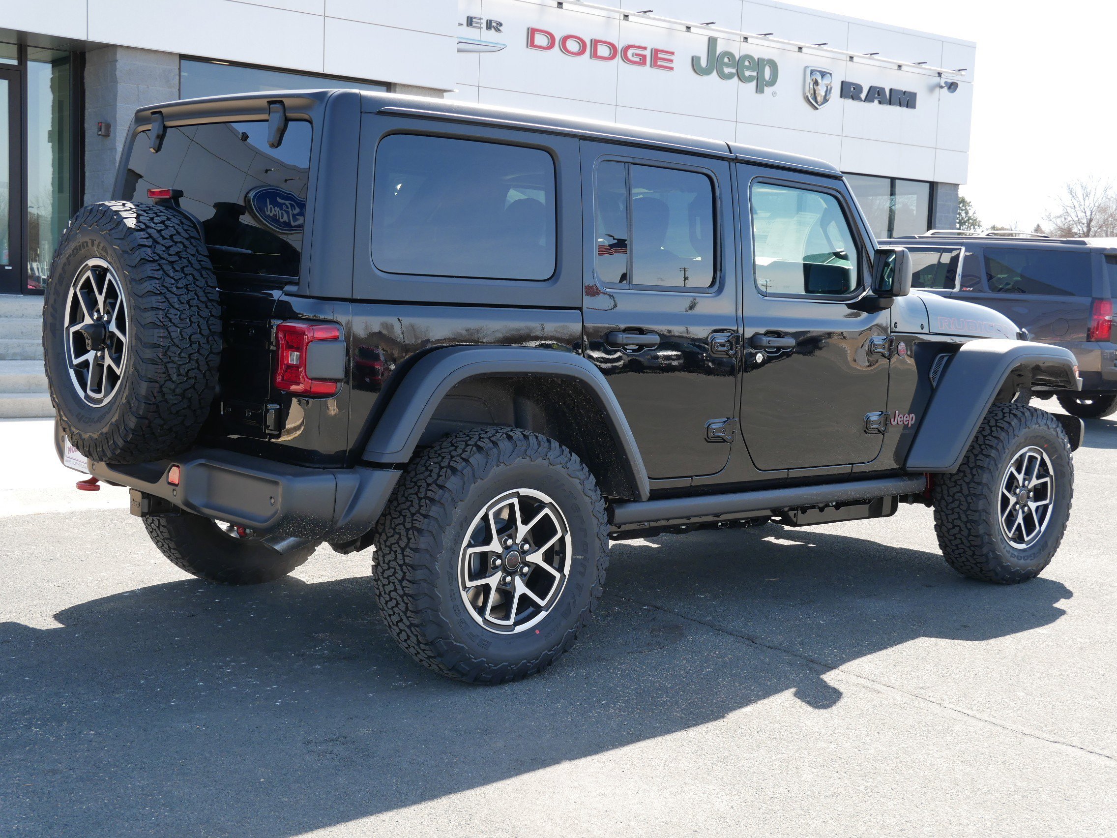 New 2026 Black Clear-Coat Exterior Paint Jeep Rubicon image 8
