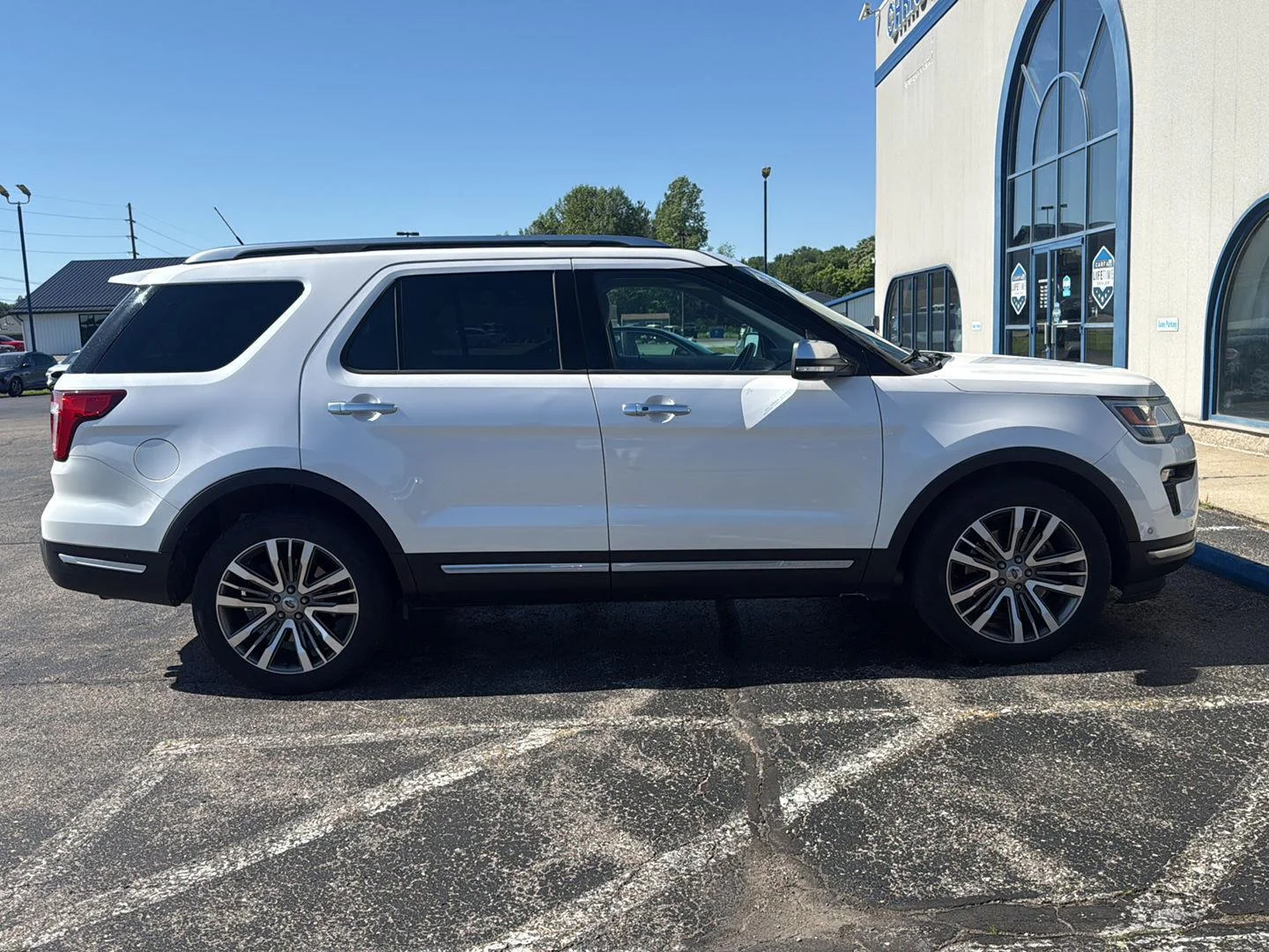 Used 2019 White Platinum Tri-Coat Metallic Ford Platinum image 11
