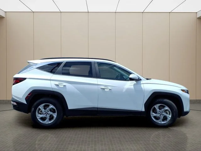 Used 2024 White Hyundai SEL image 5
